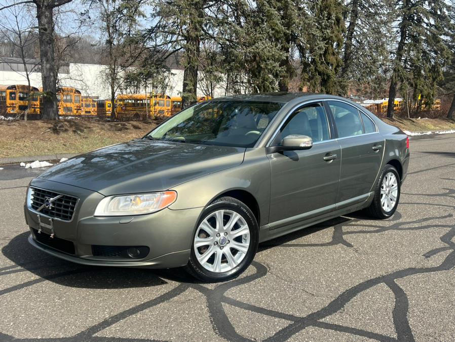 2009 Volvo S80 4dr Sdn I6 FWD, available for sale in Waterbury, Connecticut | Platinum Auto Care. Waterbury, Connecticut