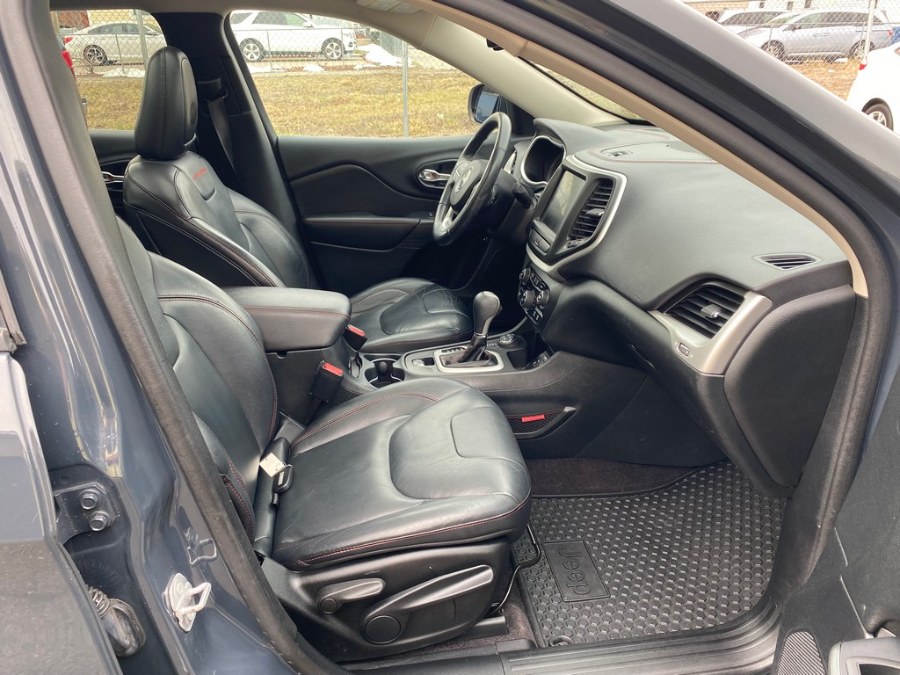 2016 Jeep Cherokee 4WD 4dr Trailhawk, available for sale in West Springfield, Massachusetts | Union Street Auto Sales. West Springfield, Massachusetts 2016 Jeep Cherokee 4WD 4dr Trailhawk, available for sale in West Springfield, Massachusetts | Union Street Auto Sales. West Springfield, Massachusetts
