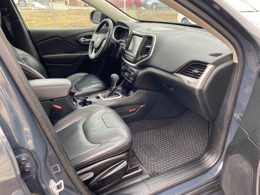 2016 Jeep Cherokee 4WD 4dr Trailhawk, available for sale in West Springfield, Massachusetts | Union Street Auto Sales. West Springfield, Massachusetts 2016 Jeep Cherokee 4WD 4dr Trailhawk, available for sale in West Springfield, Massachusetts | Union Street Auto Sales. West Springfield, Massachusetts