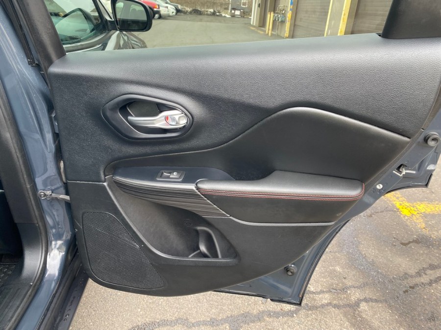 2016 Jeep Cherokee 4WD 4dr Trailhawk, available for sale in West Springfield, Massachusetts | Union Street Auto Sales. West Springfield, Massachusetts 2016 Jeep Cherokee 4WD 4dr Trailhawk, available for sale in West Springfield, Massachusetts | Union Street Auto Sales. West Springfield, Massachusetts