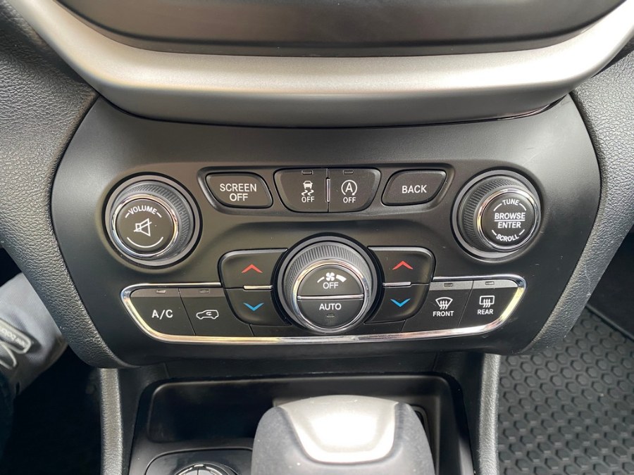 2016 Jeep Cherokee 4WD 4dr Trailhawk, available for sale in West Springfield, Massachusetts | Union Street Auto Sales. West Springfield, Massachusetts 2016 Jeep Cherokee 4WD 4dr Trailhawk, available for sale in West Springfield, Massachusetts | Union Street Auto Sales. West Springfield, Massachusetts