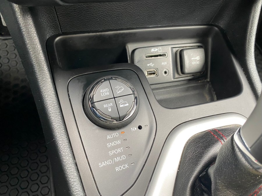 2016 Jeep Cherokee 4WD 4dr Trailhawk, available for sale in West Springfield, Massachusetts | Union Street Auto Sales. West Springfield, Massachusetts 2016 Jeep Cherokee 4WD 4dr Trailhawk, available for sale in West Springfield, Massachusetts | Union Street Auto Sales. West Springfield, Massachusetts