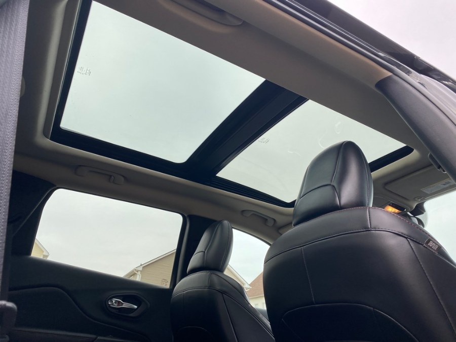 2016 Jeep Cherokee 4WD 4dr Trailhawk, available for sale in West Springfield, Massachusetts | Union Street Auto Sales. West Springfield, Massachusetts 2016 Jeep Cherokee 4WD 4dr Trailhawk, available for sale in West Springfield, Massachusetts | Union Street Auto Sales. West Springfield, Massachusetts
