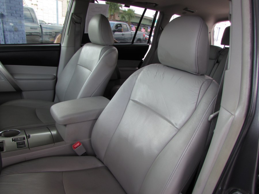 2012 Toyota Highlander FWD 4dr I4 SE (Natl), available for sale in Orlando, Florida | VIP Auto Enterprise, Inc. Orlando, Florida 2012 Toyota Highlander FWD 4dr I4 SE (Natl), available for sale in Orlando, Florida | VIP Auto Enterprise, Inc. Orlando, Florida