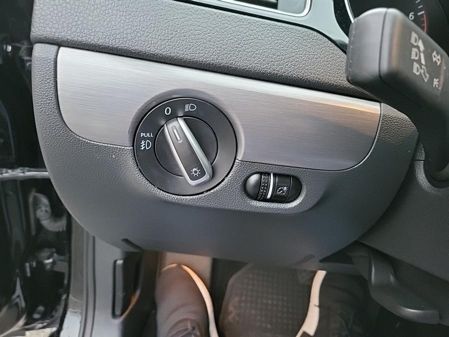 2016 Volkswagen Jetta Sedan 4dr Auto 1.8T Sport PZEV, available for sale in Hartford, Connecticut | Lex Autos LLC. Hartford, Connecticut 2016 Volkswagen Jetta Sedan 4dr Auto 1.8T Sport PZEV, available for sale in Hartford, Connecticut | Lex Autos LLC. Hartford, Connecticut