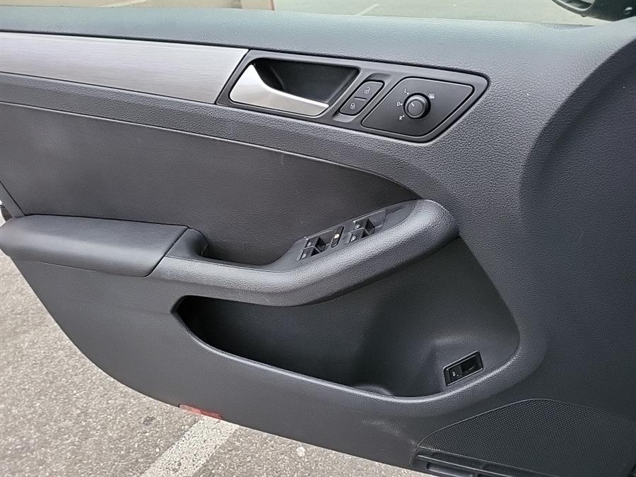 2016 Volkswagen Jetta Sedan 4dr Auto 1.8T Sport PZEV, available for sale in Hartford, Connecticut | Lex Autos LLC. Hartford, Connecticut 2016 Volkswagen Jetta Sedan 4dr Auto 1.8T Sport PZEV, available for sale in Hartford, Connecticut | Lex Autos LLC. Hartford, Connecticut