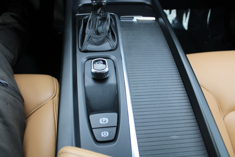 2018 Volvo XC60 T6 AWD Momentum, available for sale in Plantsville, Connecticut | Auto House of Luxury. Plantsville, Connecticut 2018 Volvo XC60 T6 AWD Momentum, available for sale in Plantsville, Connecticut | Auto House of Luxury. Plantsville, Connecticut