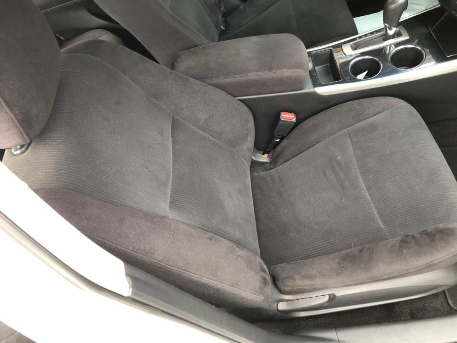 2013 Nissan Altima 4dr Sedan 2.5 S, available for sale in Waterbury, Connecticut | National Auto Brokers, Inc.. Waterbury, Connecticut 2013 Nissan Altima 4dr Sedan 2.5 S, available for sale in Waterbury, Connecticut | National Auto Brokers, Inc.. Waterbury, Connecticut