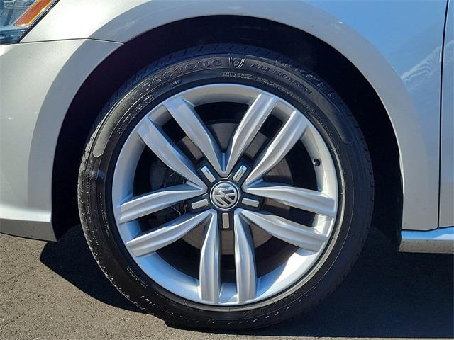 2016 Volkswagen Passat SEL, available for sale in Stratford, Connecticut | Wiz Leasing Inc. Stratford, Connecticut 2016 Volkswagen Passat SEL, available for sale in Stratford, Connecticut | Wiz Leasing Inc. Stratford, Connecticut
