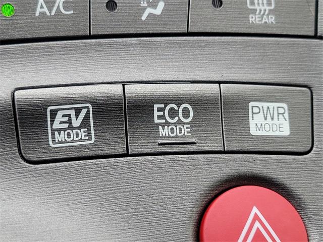 2014 Toyota Prius Three, available for sale in Stratford, Connecticut | Wiz Leasing Inc. Stratford, Connecticut 2014 Toyota Prius Three, available for sale in Stratford, Connecticut | Wiz Leasing Inc. Stratford, Connecticut