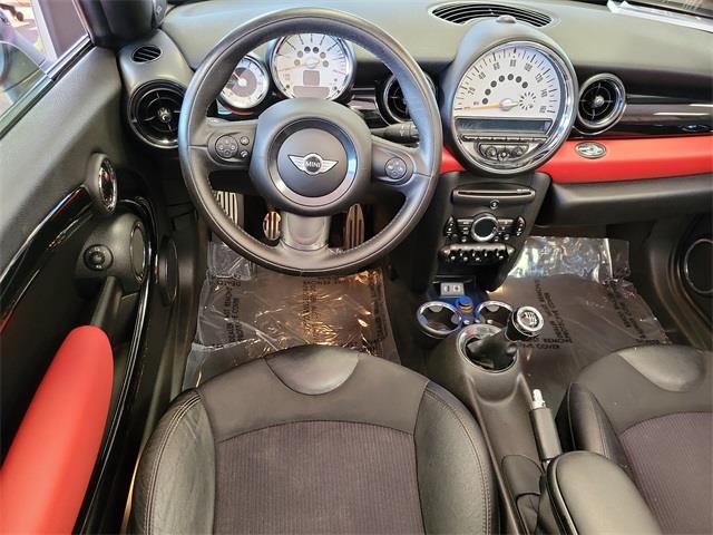 2013 Mini Cooper s Base, available for sale in Stratford, Connecticut | Wiz Leasing Inc. Stratford, Connecticut 2013 Mini Cooper s Base, available for sale in Stratford, Connecticut | Wiz Leasing Inc. Stratford, Connecticut