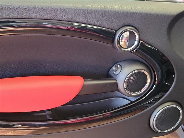2013 Mini Cooper s Base, available for sale in Stratford, Connecticut | Wiz Leasing Inc. Stratford, Connecticut 2013 Mini Cooper s Base, available for sale in Stratford, Connecticut | Wiz Leasing Inc. Stratford, Connecticut