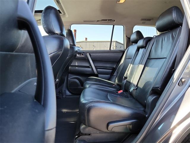 2010 Toyota Highlander SE, available for sale in Stratford, Connecticut | Wiz Leasing Inc. Stratford, Connecticut 2010 Toyota Highlander SE, available for sale in Stratford, Connecticut | Wiz Leasing Inc. Stratford, Connecticut