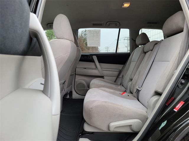 2013 Toyota Highlander Base Plus V6, available for sale in Stratford, Connecticut | Wiz Leasing Inc. Stratford, Connecticut 2013 Toyota Highlander Base Plus V6, available for sale in Stratford, Connecticut | Wiz Leasing Inc. Stratford, Connecticut