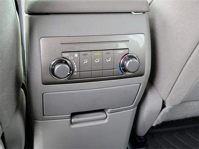2013 Toyota Highlander Base Plus V6, available for sale in Stratford, Connecticut | Wiz Leasing Inc. Stratford, Connecticut 2013 Toyota Highlander Base Plus V6, available for sale in Stratford, Connecticut | Wiz Leasing Inc. Stratford, Connecticut