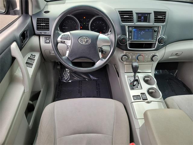 2013 Toyota Highlander Base Plus V6, available for sale in Stratford, Connecticut | Wiz Leasing Inc. Stratford, Connecticut 2013 Toyota Highlander Base Plus V6, available for sale in Stratford, Connecticut | Wiz Leasing Inc. Stratford, Connecticut