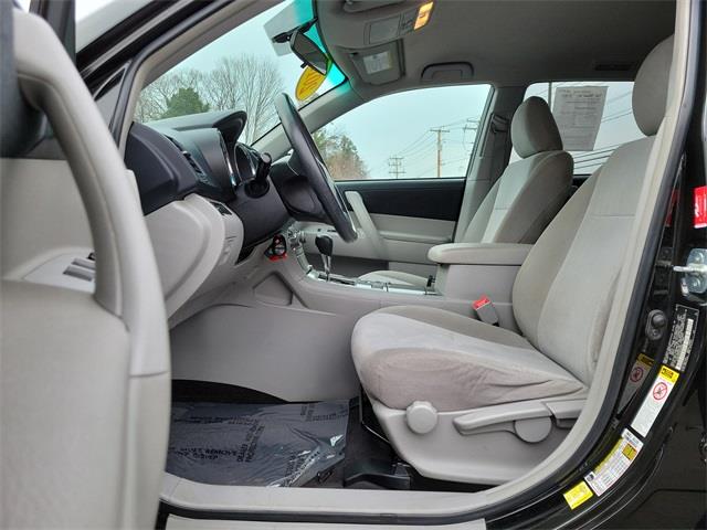 2013 Toyota Highlander Base Plus V6, available for sale in Stratford, Connecticut | Wiz Leasing Inc. Stratford, Connecticut 2013 Toyota Highlander Base Plus V6, available for sale in Stratford, Connecticut | Wiz Leasing Inc. Stratford, Connecticut