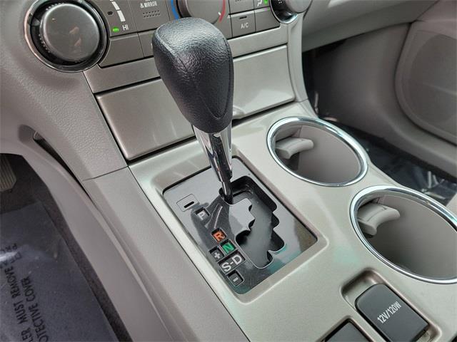 2013 Toyota Highlander Base Plus V6, available for sale in Stratford, Connecticut | Wiz Leasing Inc. Stratford, Connecticut 2013 Toyota Highlander Base Plus V6, available for sale in Stratford, Connecticut | Wiz Leasing Inc. Stratford, Connecticut