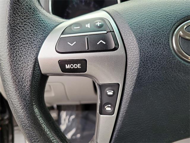 2013 Toyota Highlander Base Plus V6, available for sale in Stratford, Connecticut | Wiz Leasing Inc. Stratford, Connecticut 2013 Toyota Highlander Base Plus V6, available for sale in Stratford, Connecticut | Wiz Leasing Inc. Stratford, Connecticut