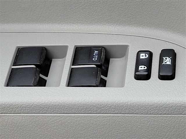 2013 Toyota Highlander Base Plus V6, available for sale in Stratford, Connecticut | Wiz Leasing Inc. Stratford, Connecticut 2013 Toyota Highlander Base Plus V6, available for sale in Stratford, Connecticut | Wiz Leasing Inc. Stratford, Connecticut