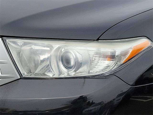 2013 Toyota Highlander Base Plus V6, available for sale in Stratford, Connecticut | Wiz Leasing Inc. Stratford, Connecticut 2013 Toyota Highlander Base Plus V6, available for sale in Stratford, Connecticut | Wiz Leasing Inc. Stratford, Connecticut