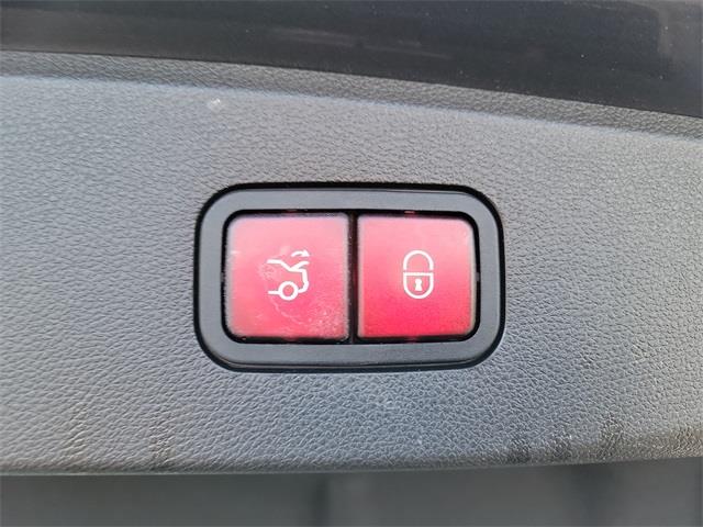 2014 Mercedes-benz E-class E 350, available for sale in Stratford, Connecticut | Wiz Leasing Inc. Stratford, Connecticut 2014 Mercedes-benz E-class E 350, available for sale in Stratford, Connecticut | Wiz Leasing Inc. Stratford, Connecticut