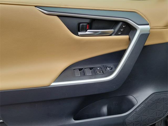 2019 Toyota Rav4 Limited, available for sale in Stratford, Connecticut | Wiz Leasing Inc. Stratford, Connecticut 2019 Toyota Rav4 Limited, available for sale in Stratford, Connecticut | Wiz Leasing Inc. Stratford, Connecticut
