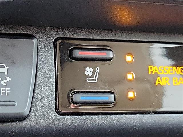 2019 Toyota Rav4 Limited, available for sale in Stratford, Connecticut | Wiz Leasing Inc. Stratford, Connecticut 2019 Toyota Rav4 Limited, available for sale in Stratford, Connecticut | Wiz Leasing Inc. Stratford, Connecticut