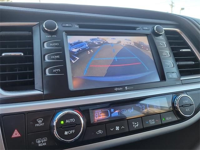 2014 Toyota Highlander XLE V6, available for sale in Stratford, Connecticut | Wiz Leasing Inc. Stratford, Connecticut 2014 Toyota Highlander XLE V6, available for sale in Stratford, Connecticut | Wiz Leasing Inc. Stratford, Connecticut