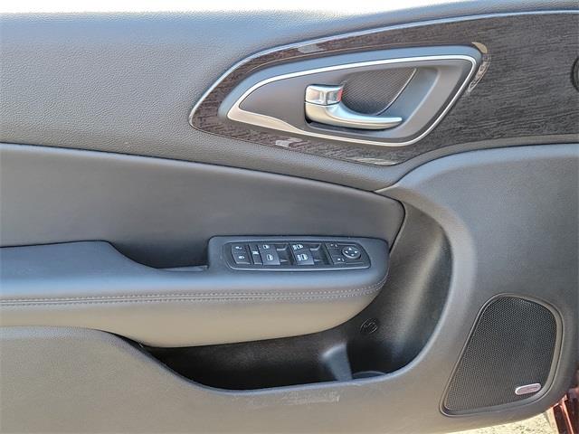 2015 Chrysler 200 C, available for sale in Stratford, Connecticut | Wiz Leasing Inc. Stratford, Connecticut 2015 Chrysler 200 C, available for sale in Stratford, Connecticut | Wiz Leasing Inc. Stratford, Connecticut