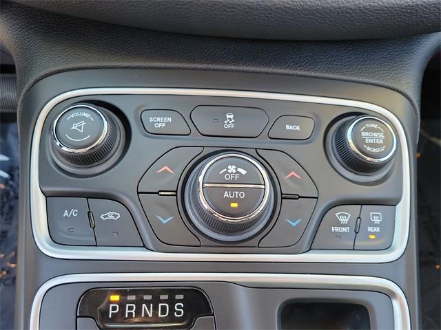 2015 Chrysler 200 C, available for sale in Stratford, Connecticut | Wiz Leasing Inc. Stratford, Connecticut 2015 Chrysler 200 C, available for sale in Stratford, Connecticut | Wiz Leasing Inc. Stratford, Connecticut