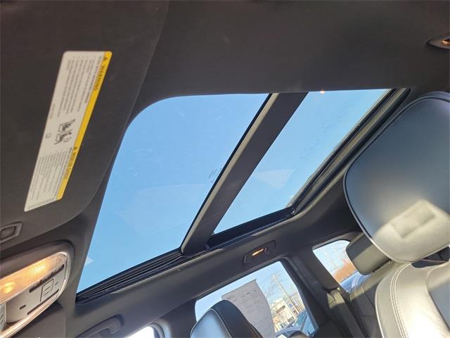 2014 Jeep Grand Cherokee Overland, available for sale in Stratford, Connecticut | Wiz Leasing Inc. Stratford, Connecticut 2014 Jeep Grand Cherokee Overland, available for sale in Stratford, Connecticut | Wiz Leasing Inc. Stratford, Connecticut