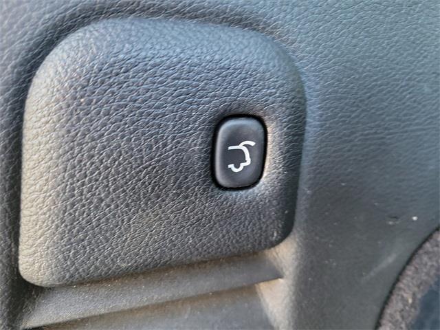 2014 Jeep Grand Cherokee Overland, available for sale in Stratford, Connecticut | Wiz Leasing Inc. Stratford, Connecticut 2014 Jeep Grand Cherokee Overland, available for sale in Stratford, Connecticut | Wiz Leasing Inc. Stratford, Connecticut
