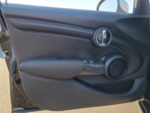 2019 Mini Cooper Oxford Edition, available for sale in Stratford, Connecticut | Wiz Leasing Inc. Stratford, Connecticut 2019 Mini Cooper Oxford Edition, available for sale in Stratford, Connecticut | Wiz Leasing Inc. Stratford, Connecticut