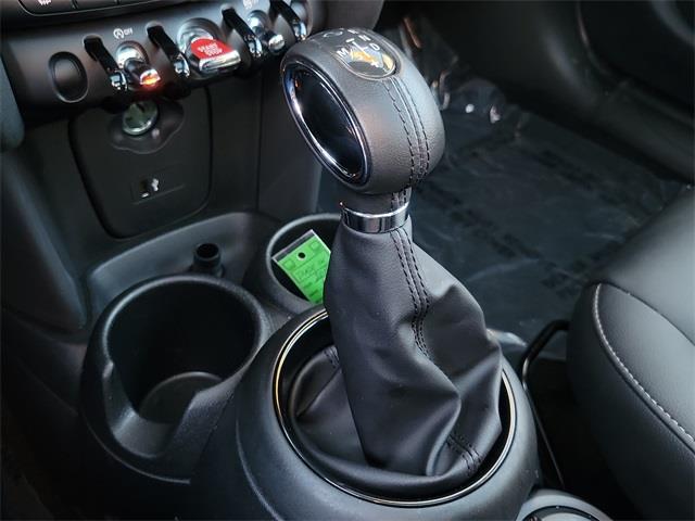2019 Mini Cooper Oxford Edition, available for sale in Stratford, Connecticut | Wiz Leasing Inc. Stratford, Connecticut 2019 Mini Cooper Oxford Edition, available for sale in Stratford, Connecticut | Wiz Leasing Inc. Stratford, Connecticut