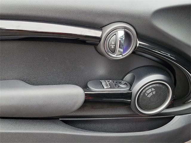 2015 Mini Cooper s Base, available for sale in Stratford, Connecticut | Wiz Leasing Inc. Stratford, Connecticut 2015 Mini Cooper s Base, available for sale in Stratford, Connecticut | Wiz Leasing Inc. Stratford, Connecticut