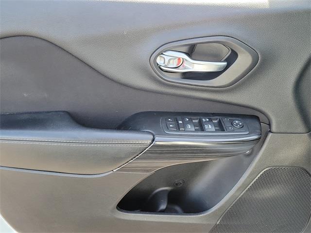 2014 Jeep Cherokee Latitude, available for sale in Stratford, Connecticut | Wiz Leasing Inc. Stratford, Connecticut 2014 Jeep Cherokee Latitude, available for sale in Stratford, Connecticut | Wiz Leasing Inc. Stratford, Connecticut