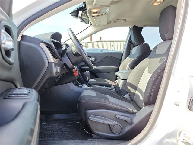2014 Jeep Cherokee Latitude, available for sale in Stratford, Connecticut | Wiz Leasing Inc. Stratford, Connecticut 2014 Jeep Cherokee Latitude, available for sale in Stratford, Connecticut | Wiz Leasing Inc. Stratford, Connecticut