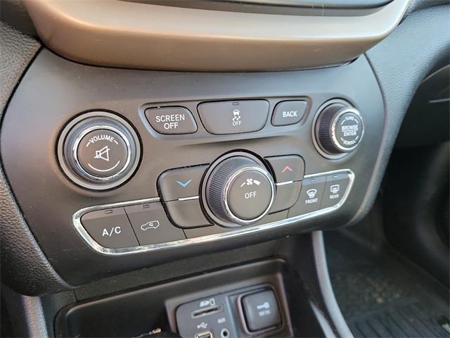 2014 Jeep Cherokee Latitude, available for sale in Stratford, Connecticut | Wiz Leasing Inc. Stratford, Connecticut 2014 Jeep Cherokee Latitude, available for sale in Stratford, Connecticut | Wiz Leasing Inc. Stratford, Connecticut