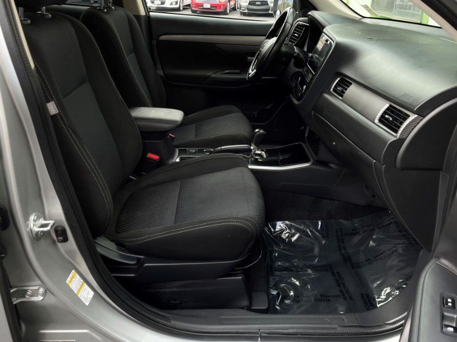 2018 Mitsubishi Outlander SE FWD, available for sale in Corona, California | Green Light Auto. Corona, California 2018 Mitsubishi Outlander SE FWD, available for sale in Corona, California | Green Light Auto. Corona, California