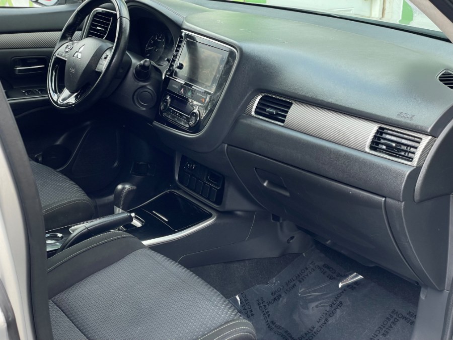 2018 Mitsubishi Outlander SE FWD, available for sale in Corona, California | Green Light Auto. Corona, California 2018 Mitsubishi Outlander SE FWD, available for sale in Corona, California | Green Light Auto. Corona, California