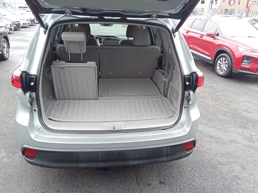 2019 Toyota Highlander XLE V6 AWD (Natl), available for sale in Irvington, New Jersey | NJ Used Cars Center. Irvington, New Jersey 2019 Toyota Highlander XLE V6 AWD (Natl), available for sale in Irvington, New Jersey | NJ Used Cars Center. Irvington, New Jersey