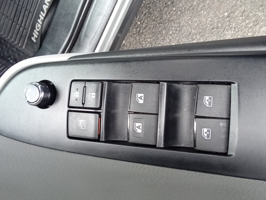 2019 Toyota Highlander XLE V6 AWD (Natl), available for sale in Irvington, New Jersey | NJ Used Cars Center. Irvington, New Jersey 2019 Toyota Highlander XLE V6 AWD (Natl), available for sale in Irvington, New Jersey | NJ Used Cars Center. Irvington, New Jersey