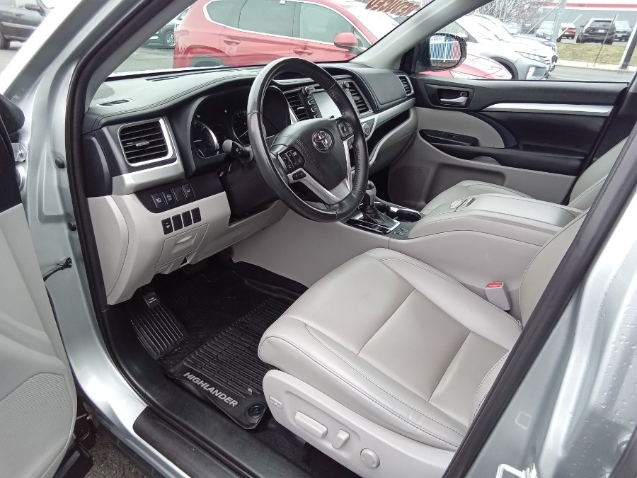 2019 Toyota Highlander XLE V6 AWD (Natl), available for sale in Irvington, New Jersey | NJ Used Cars Center. Irvington, New Jersey 2019 Toyota Highlander XLE V6 AWD (Natl), available for sale in Irvington, New Jersey | NJ Used Cars Center. Irvington, New Jersey