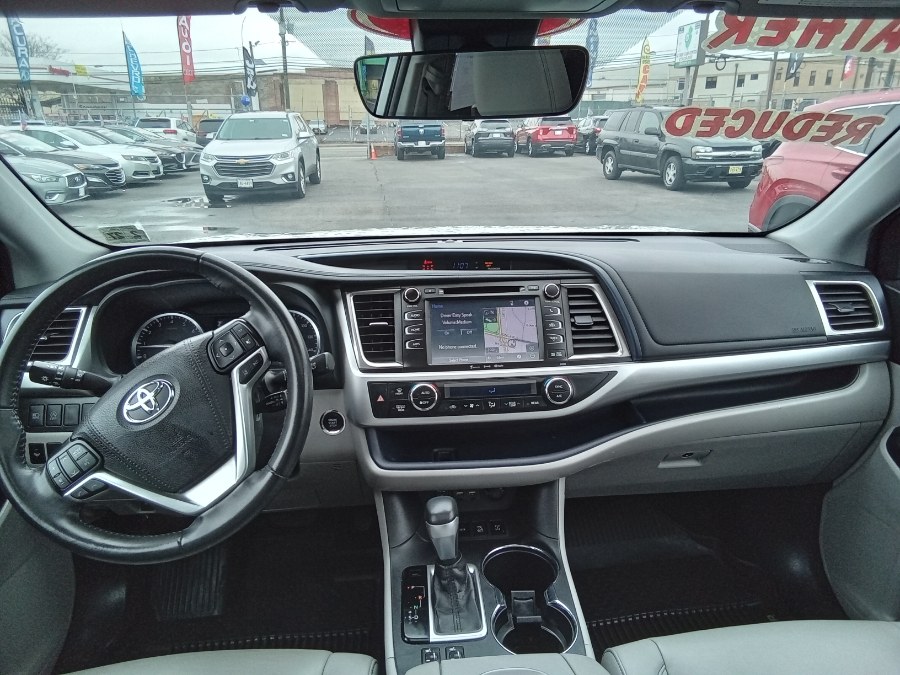 2019 Toyota Highlander XLE V6 AWD (Natl), available for sale in Irvington, New Jersey | NJ Used Cars Center. Irvington, New Jersey 2019 Toyota Highlander XLE V6 AWD (Natl), available for sale in Irvington, New Jersey | NJ Used Cars Center. Irvington, New Jersey