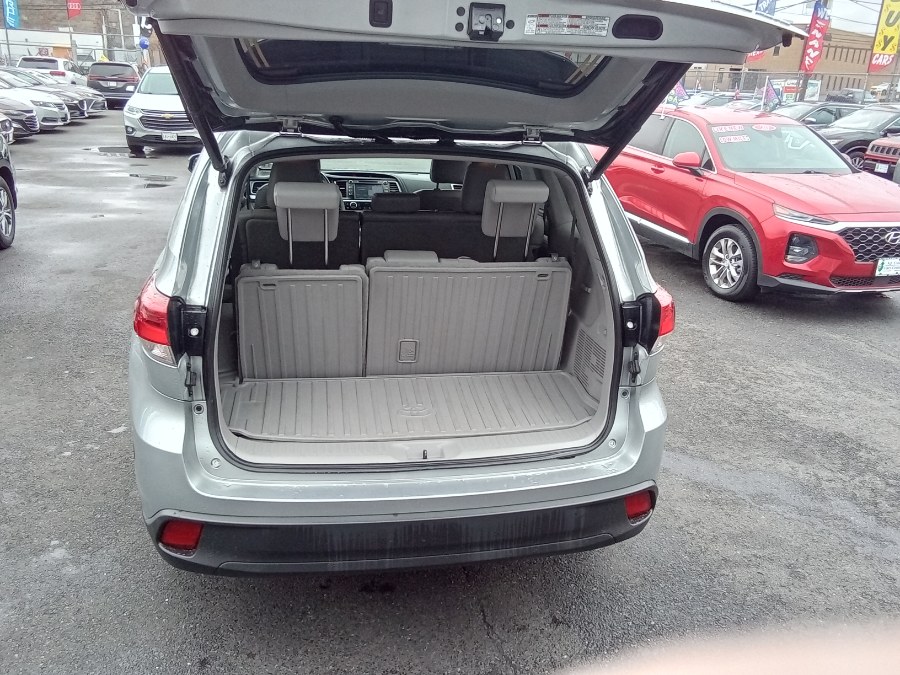 2019 Toyota Highlander XLE V6 AWD (Natl), available for sale in Irvington, New Jersey | NJ Used Cars Center. Irvington, New Jersey 2019 Toyota Highlander XLE V6 AWD (Natl), available for sale in Irvington, New Jersey | NJ Used Cars Center. Irvington, New Jersey