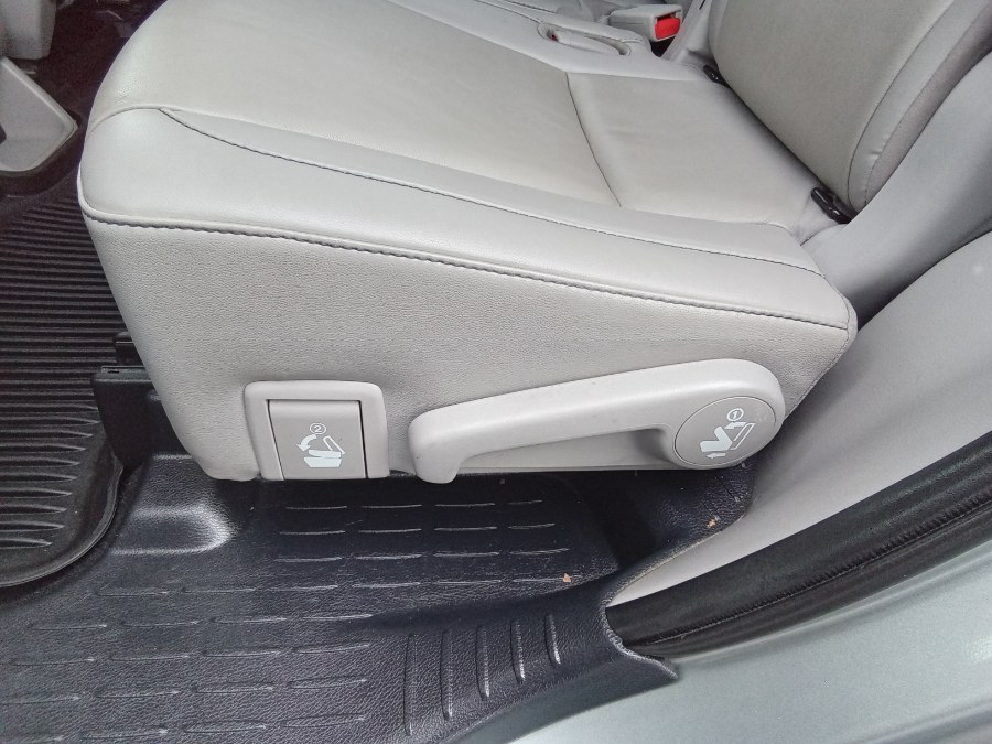 2019 Toyota Highlander XLE V6 AWD (Natl), available for sale in Irvington, New Jersey | NJ Used Cars Center. Irvington, New Jersey 2019 Toyota Highlander XLE V6 AWD (Natl), available for sale in Irvington, New Jersey | NJ Used Cars Center. Irvington, New Jersey
