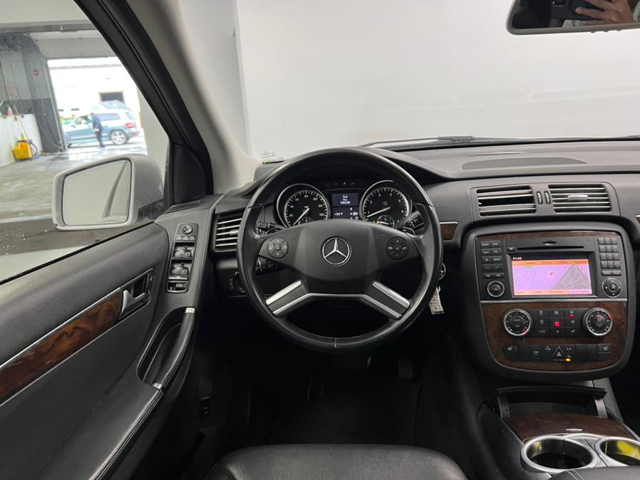 2011 Mercedes-Benz R-Class 4MATIC 4dr R350, available for sale in Elizabeth, New Jersey | M Auto Group. Elizabeth, New Jersey 2011 Mercedes-Benz R-Class 4MATIC 4dr R350, available for sale in Elizabeth, New Jersey | M Auto Group. Elizabeth, New Jersey