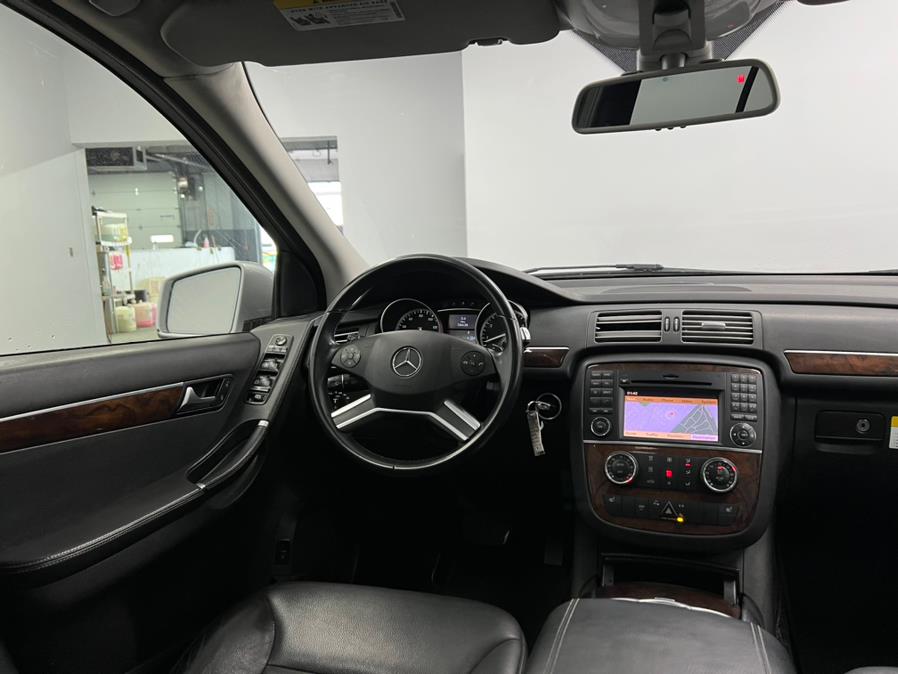 2011 Mercedes-Benz R-Class 4MATIC 4dr R350, available for sale in Elizabeth, New Jersey | M Auto Group. Elizabeth, New Jersey 2011 Mercedes-Benz R-Class 4MATIC 4dr R350, available for sale in Elizabeth, New Jersey | M Auto Group. Elizabeth, New Jersey