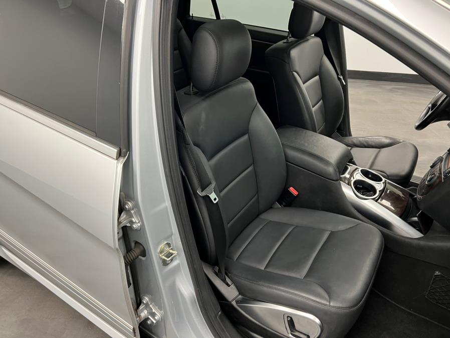 2011 Mercedes-Benz R-Class 4MATIC 4dr R350, available for sale in Elizabeth, New Jersey | M Auto Group. Elizabeth, New Jersey 2011 Mercedes-Benz R-Class 4MATIC 4dr R350, available for sale in Elizabeth, New Jersey | M Auto Group. Elizabeth, New Jersey